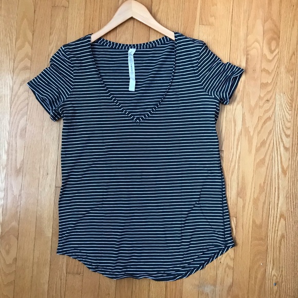 Lululemon love T sz 4 EUC - Picture 1 of 4
